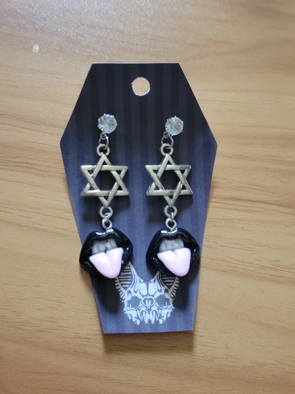 💀NEW💀Hand Crafted Black and Pink Star Dangle Earrings